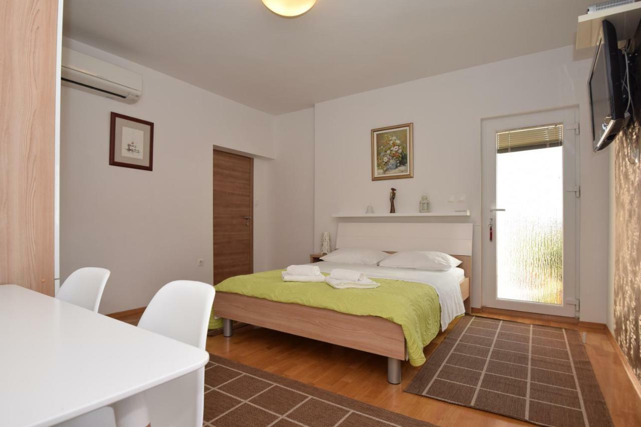 Apartment Smokrovic Стариград-Пакленица Екстериор снимка